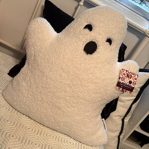 Brand new viral ghost pillow tags attached. Perfect for Halloween. 👻